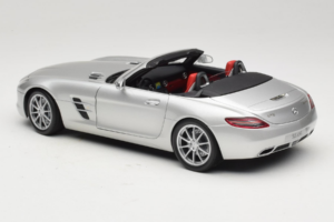 Mercedes SLS AMG Roadster Iridium Сребрист Minichamps 1:18 B66960078 Метал — снимка 7 от 8