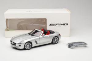 Mercedes SLS AMG Roadster Iridium Сребрист Minichamps 1:18 B66960078 Метал — снимка 8 от 8