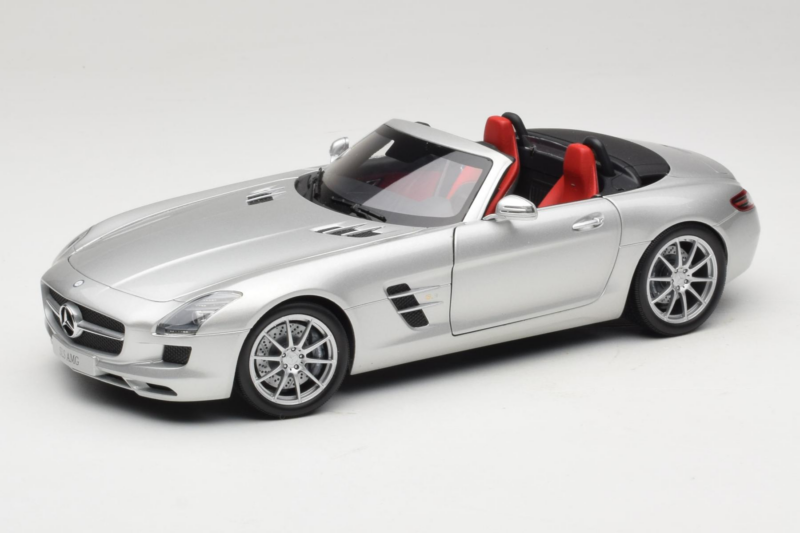 Mercedes SLS AMG Roadster Iridium Сребрист Minichamps 1:18 B66960078 Метал