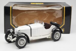 Mercedes SSKL Бял Bburago 1:18 3002 Метал — снимка 8 от 8