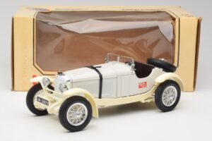 Mercedes SSKL Бял & Кремав Bburago 1:18 3002-M1 Метал — снимка 6 от 6