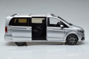 Mercedes V-Class V260 AMG Line Сребрист Norev 1:18 183871 Метал — снимка 4 от 10
