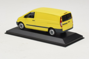 Mercedes Vito W638 Жълт Minichamps 1:43 B67871200-R1 Метал — снимка 3 от 4