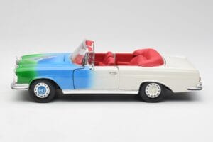 Mercedes 280SE W108 Tricolor Maisto 1:18 56014 Метал — снимка 4 от 8