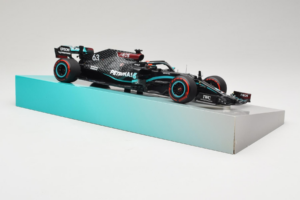 Mercedes W11 #63 G. Russell Mercedes AMG Petronas Sakhir Grand Prix 2020 Minichamps 1:18 113201663 Смола — снимка 4 от 7