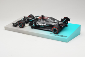 Mercedes W11 #63 G. Russell Mercedes AMG Petronas Sakhir Grand Prix 2020 Minichamps 1:18 113201663 Смола — снимка 5 от 7