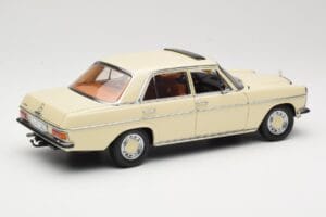 Mercedes W115 Strich 8 Кремав Sun Star 1:18 4581 Метал — снимка 3 от 8