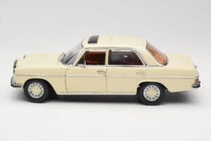Mercedes W115 Strich 8 Кремав Sun Star 1:18 4581 Метал — снимка 4 от 8