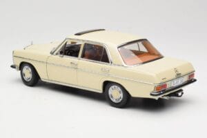 Mercedes W115 Strich 8 Кремав Sun Star 1:18 4581 Метал — снимка 7 от 8