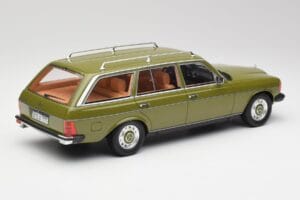 Mercedes W123 200T Cypress Зелен BoS Models 1:18 BOS008 Метал — снимка 2 от 6