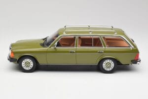Mercedes W123 200T Cypress Зелен BoS Models 1:18 BOS008 Метал — снимка 3 от 6