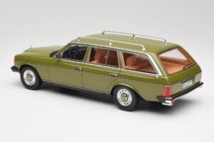 Mercedes W123 200T Cypress Зелен BoS Models 1:18 BOS008 Метал — снимка 5 от 6