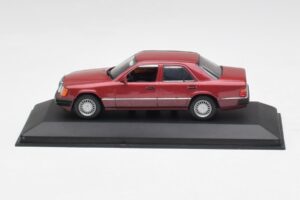Mercedes 300D W124 Червен Minichamps 1:43 3209 Метал