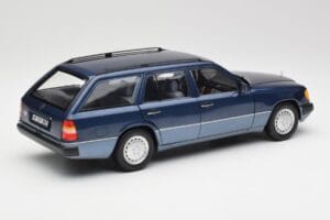 Mercedes 300D W124 T-Modell Nautical Син Norev 1:18 183962 Метал — снимка 3 от 8