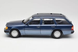 Mercedes 300D W124 T-Modell Nautical Син Norev 1:18 183962 Метал — снимка 4 от 8