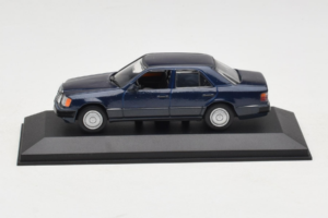 Mercedes W124 Тъмно Син Minichamps 1:43 MB006 Метал