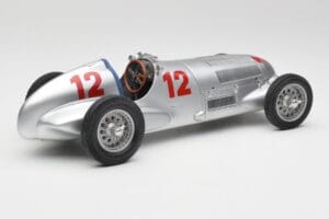 Mercedes W125 #12 R. Caracciola Grand Prix 1937 CMC 1:18 M-052 Метал — снимка 2 от 6