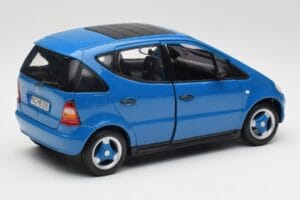 Mercedes A-Class W168 Azure Син Maisto 1:18 50311 Метал — снимка 3 от 8