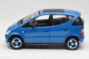 Mercedes A-Class W168 Azure Син Maisto 1:18 50311 Метал — снимка 4 от 8