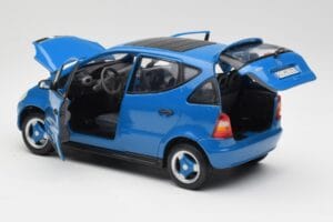 Mercedes A-Class W168 Azure Син Maisto 1:18 50311 Метал — снимка 5 от 8