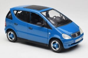 Mercedes A-Class W168 Azure Син Maisto 1:18 50311 Метал — снимка 6 от 8