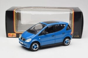 Mercedes A-Class W168 Azure Син Maisto 1:18 50311 Метал — снимка 8 от 8