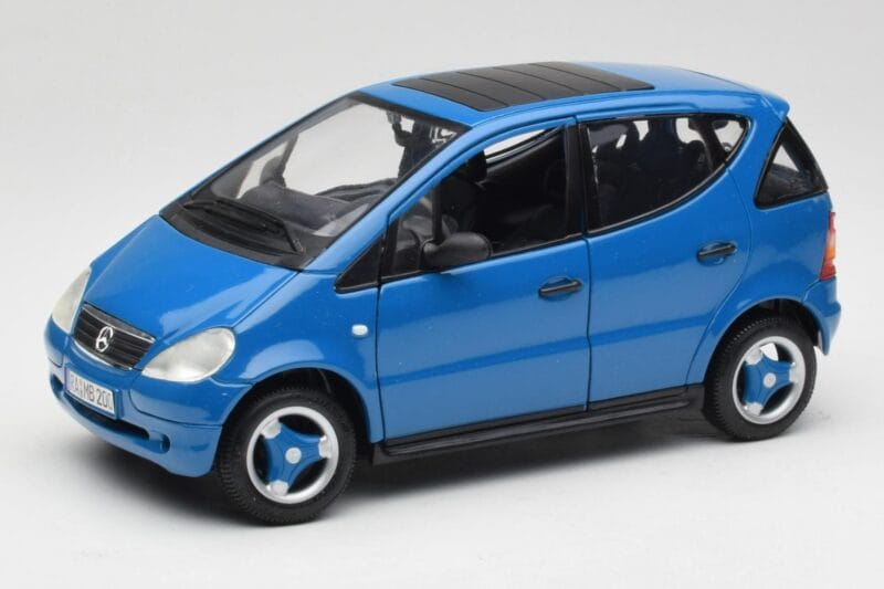 Mercedes A-Class W168 Azure Син Maisto 1:18 50311 Метал