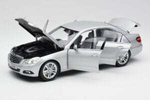 Mercedes E-класа W212 Avantgarde Iridium Сребрист Боя Издание 2 Minichamps 1:18 B66960212-D2 Метал — снимка 2 от 11