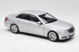 Mercedes E-класа W212 Avantgarde Iridium Сребрист Боя Издание 2 Minichamps 1:18 B66960212-D2 Метал — снимка 6 от 11