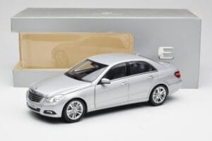 Mercedes E-класа W212 Avantgarde Iridium Сребрист Боя Издание 1 Minichamps 1:18 B66960212-D1 Метал — снимка 11 от 11