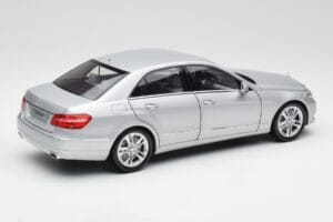 Mercedes E-класа W212 Avantgarde Iridium Сребрист Боя Издание 1 Minichamps 1:18 B66960212-D1 Метал — снимка 3 от 11