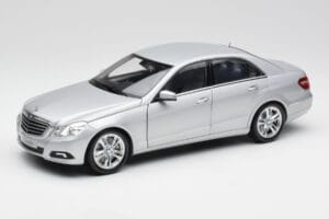 Mercedes E-класа W212 Avantgarde Iridium Сребрист Боя Издание 1 Minichamps 1:18 B66960212-D1 Метал