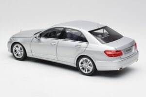 Mercedes E-класа W212 Avantgarde Iridium Сребрист Боя Издание 1 Minichamps 1:18 B66960212-D1 Метал — снимка 7 от 11