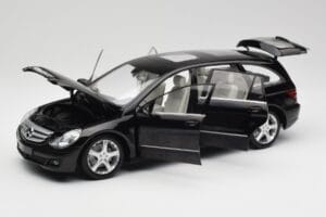 Mercedes R-Class W251 Obsidian Черен Minichamps 1:18 150034601 Метал — снимка 2 от 8