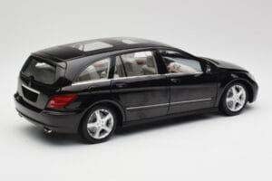 Mercedes R-Class W251 Obsidian Черен Minichamps 1:18 150034601 Метал — снимка 3 от 8