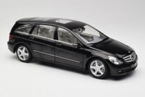 Mercedes R-Class W251 Obsidian Черен Minichamps 1:18 150034601 Метал — снимка 6 от 8