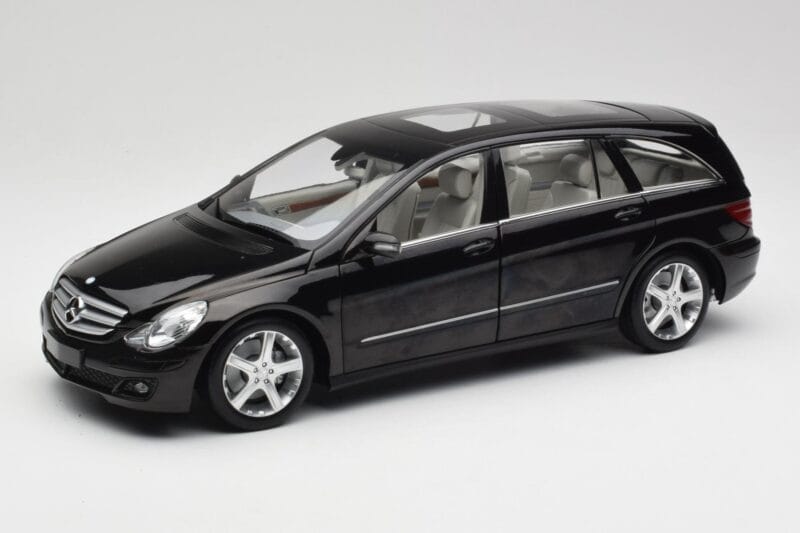 Mercedes R-Class W251 Obsidian Черен Minichamps 1:18 150034601 Метал