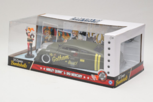 Mercury Gotham or Bust With Harley Quinn Figure Metals Diecast 1:24 30456 Метал — снимка 3 от 3