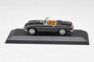 MGB Кабриолет Черен Minichamps 1:43 430131030 Метал