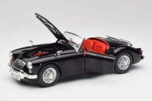 MGA English Roadster Черен Revell 1:18 84559091 Метал — снимка 2 от 8