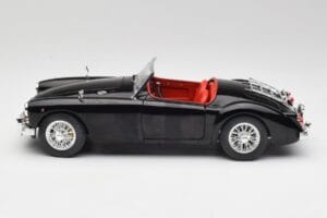 MGA English Roadster Черен Revell 1:18 84559091 Метал — снимка 4 от 8