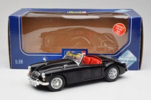 MGA English Roadster Черен Revell 1:18 84559091 Метал — снимка 8 от 8