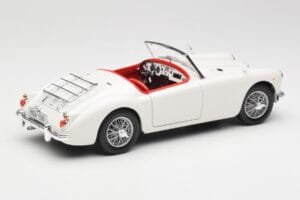 MGA Roadster Old English White Revell 1:18 08455 Метал — снимка 3 от 8