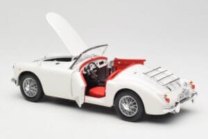 MGA Roadster Old English White Revell 1:18 08455 Метал — снимка 5 от 8