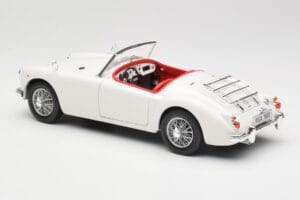 MGA Roadster Old English White Revell 1:18 08455 Метал — снимка 7 от 8