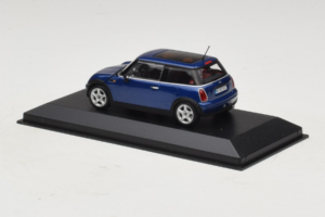 Mini Cooper Кабриолет Синьо Minichamps 1:43 80420309092-R1 Метал — снимка 3 от 5