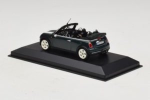 Mini Cooper Кабриолет Зелен с Бяла Ивица Minichamps 1:43 80420309093-R1 Метал — снимка 3 от 5
