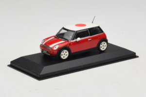 Mini Cooper Червен с Японско Знаме Minichamps 1:43 80420309024-R1 Метал — снимка 2 от 5