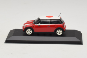 Mini Cooper Червен с Японско Знаме Minichamps 1:43 80420309024-R1 Метал