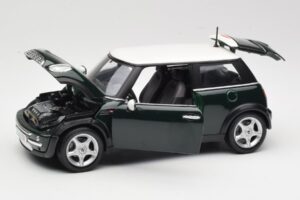 Mini Cooper Mk7 Зелен Maisto 1:18 7271336 Метал — снимка 2 от 8